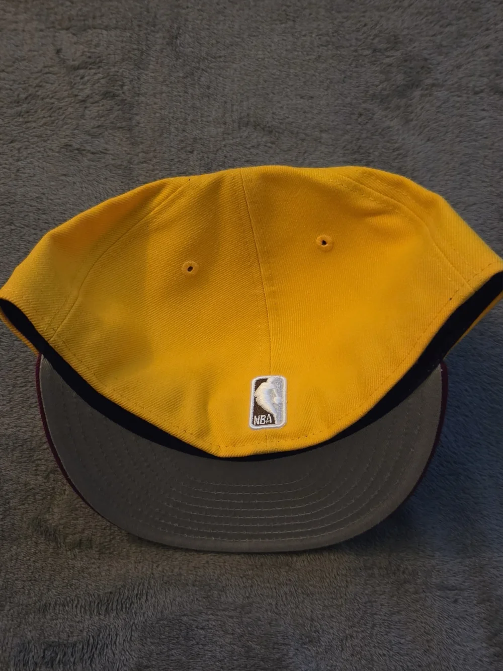 New Era 59Fifty Philadelphia 76ers Gold Burgundy Throwback Fitted Cap Size 7 3/4 - Picture 4 of 5